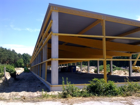 Holzlagerhalle, 3.150 m (Stahlbetonfertigteile und Leimholzbinder)