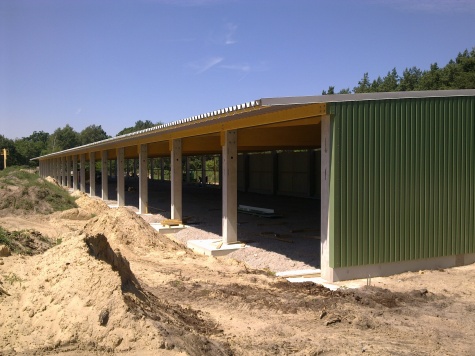 Holzlagerhalle, 3.150 m (Stahlbetonfertigteile und Leimholzbinder)