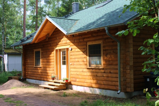 Wohnblockhaus, Blockbalken 240 mm